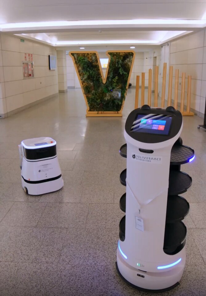 The waiter robot and the cleaning robot in service at the Palacio de Congresos de València